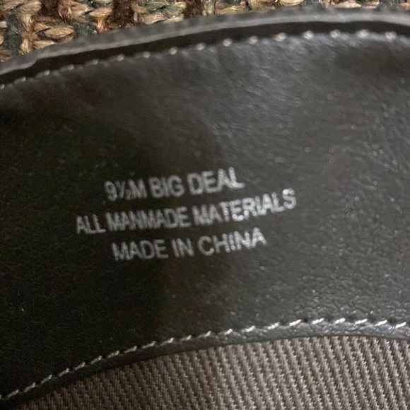 Faux gray suede boots - Picture 3 of 3